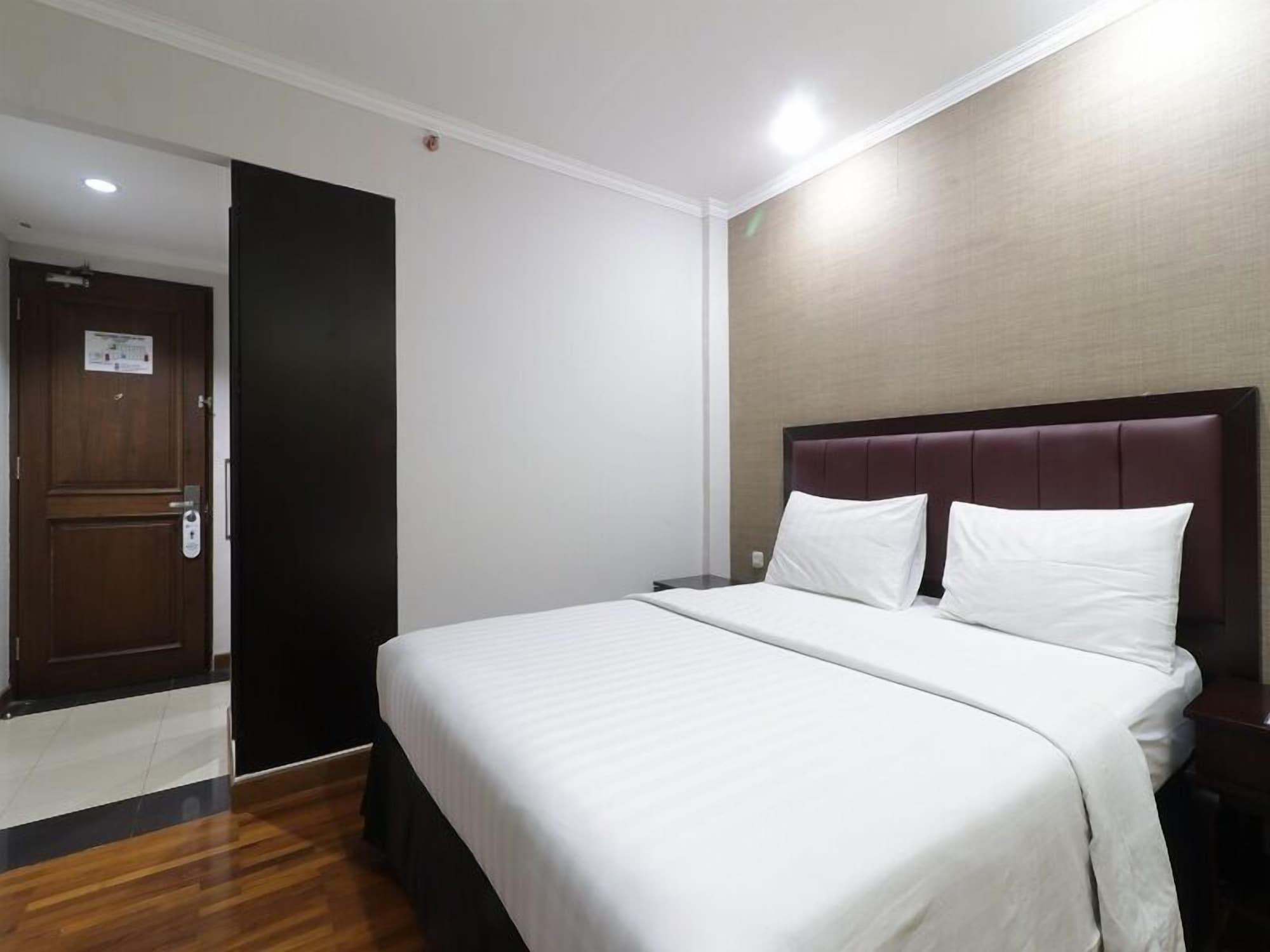 P Hotel Jakarta Buitenkant foto