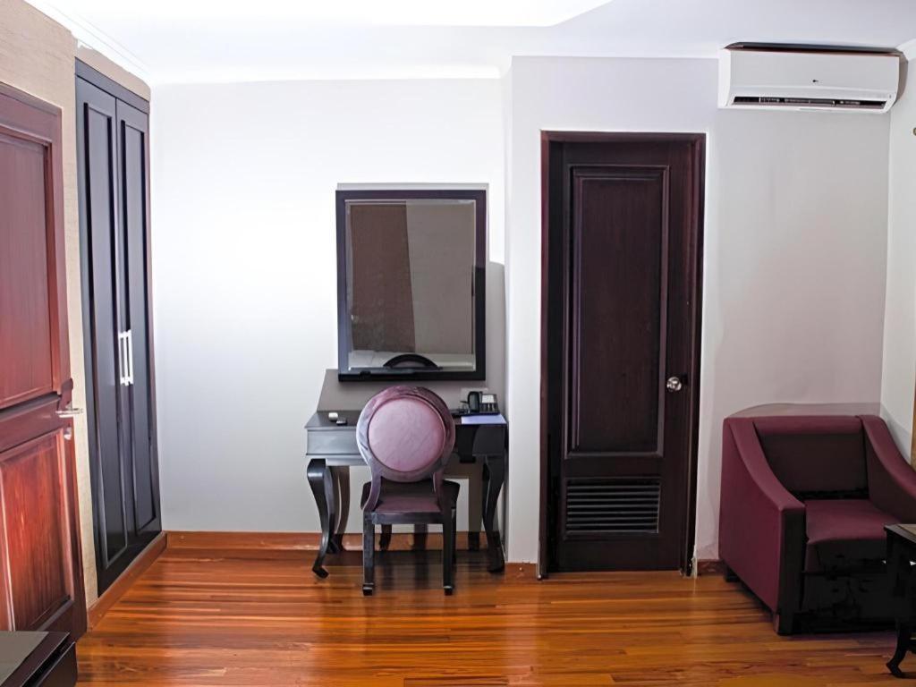 P Hotel Jakarta Buitenkant foto