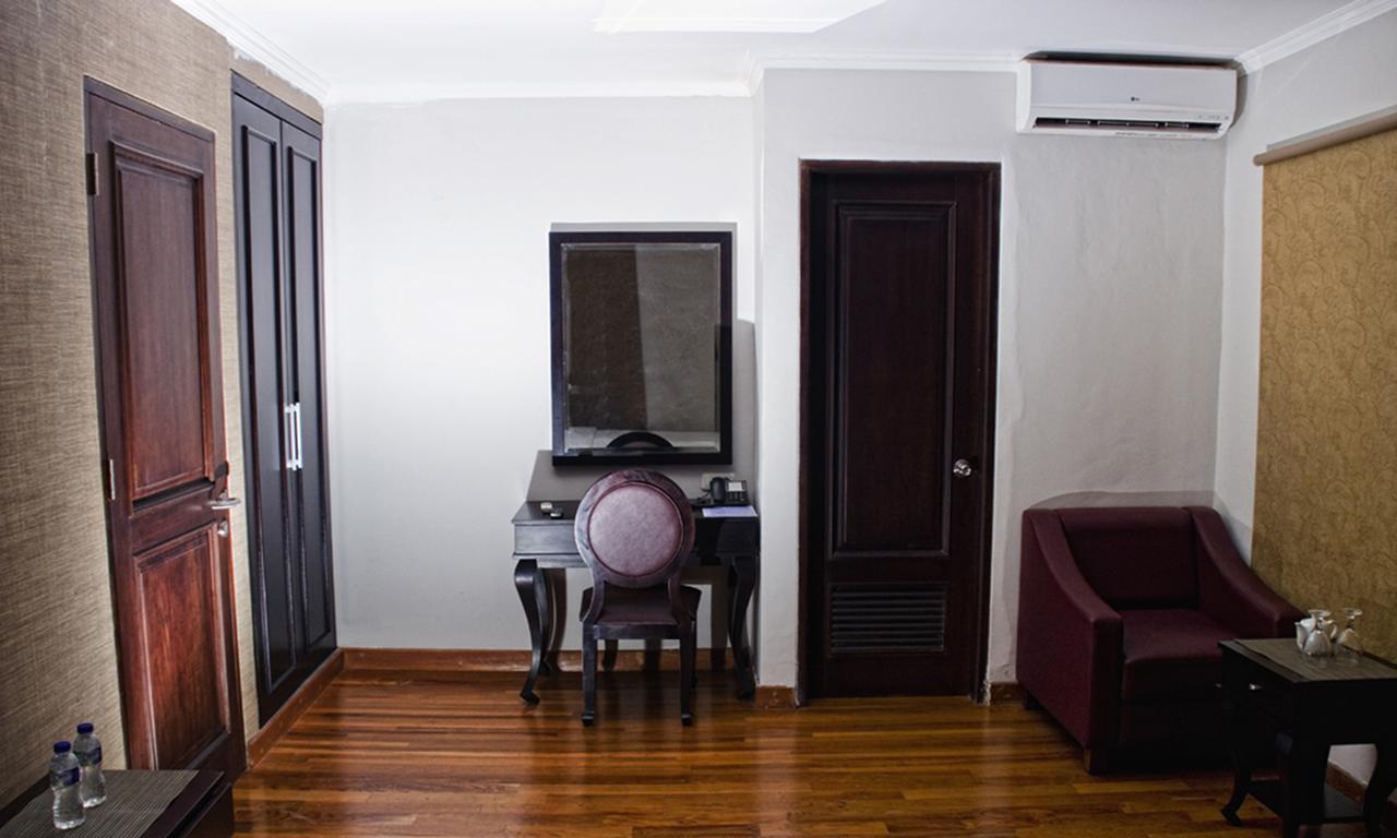 P Hotel Jakarta Buitenkant foto